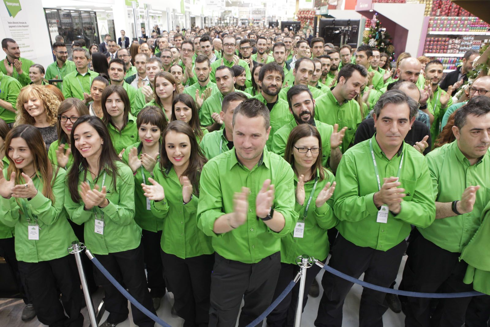 Inauguració multitudinària a Sant Cugat. FOTO: Artur Ribera