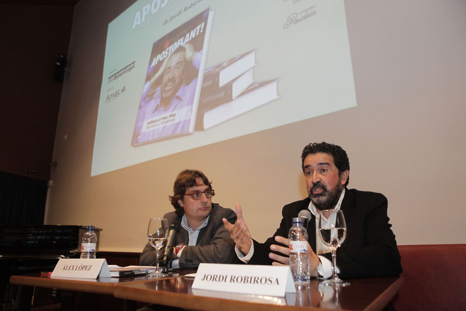 Jordi Robirosa ha presentat el llibre al costat d'Àlex López, cap d'Esports del TOT Sant Cugat i Diari de Sant Cugat. FOTO: Artur Ribera