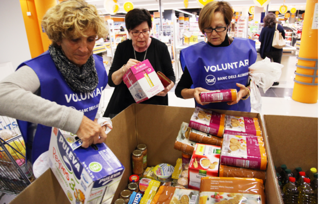 Els santcugatencs donen gairebé una mitjana d'un quilo d'aliment per persona FOTO: Lali Puig FOTO: Lali Puig