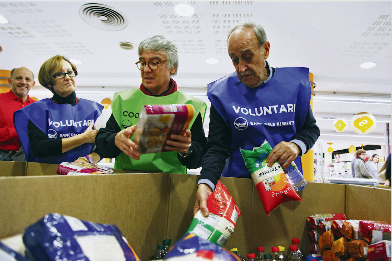 Ibars (al mig) és uns dels coordinadors del Gran Recapte a Sant Cugat. FOTO: Lali Puig 