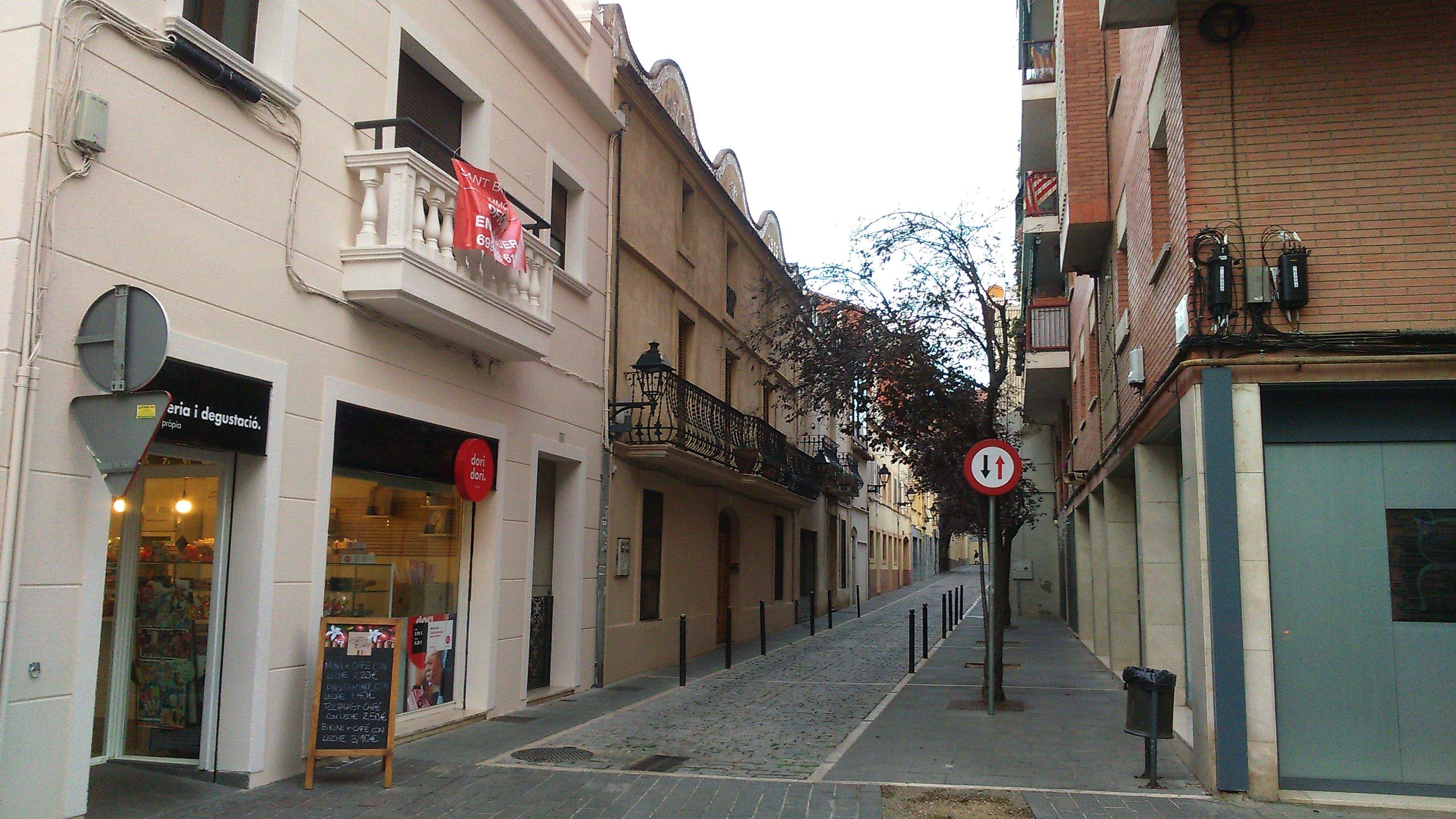 Alguns carrers del centre de Sant Cugat es troben sense llum. FOTO: C.Caballé