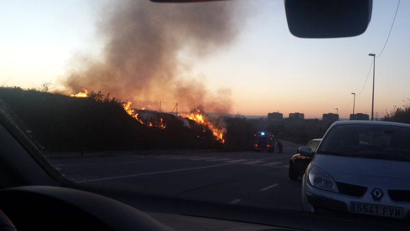 Imatge de l'incendi de Can Mates. FOTO: Mireia Mateu, @mimana007