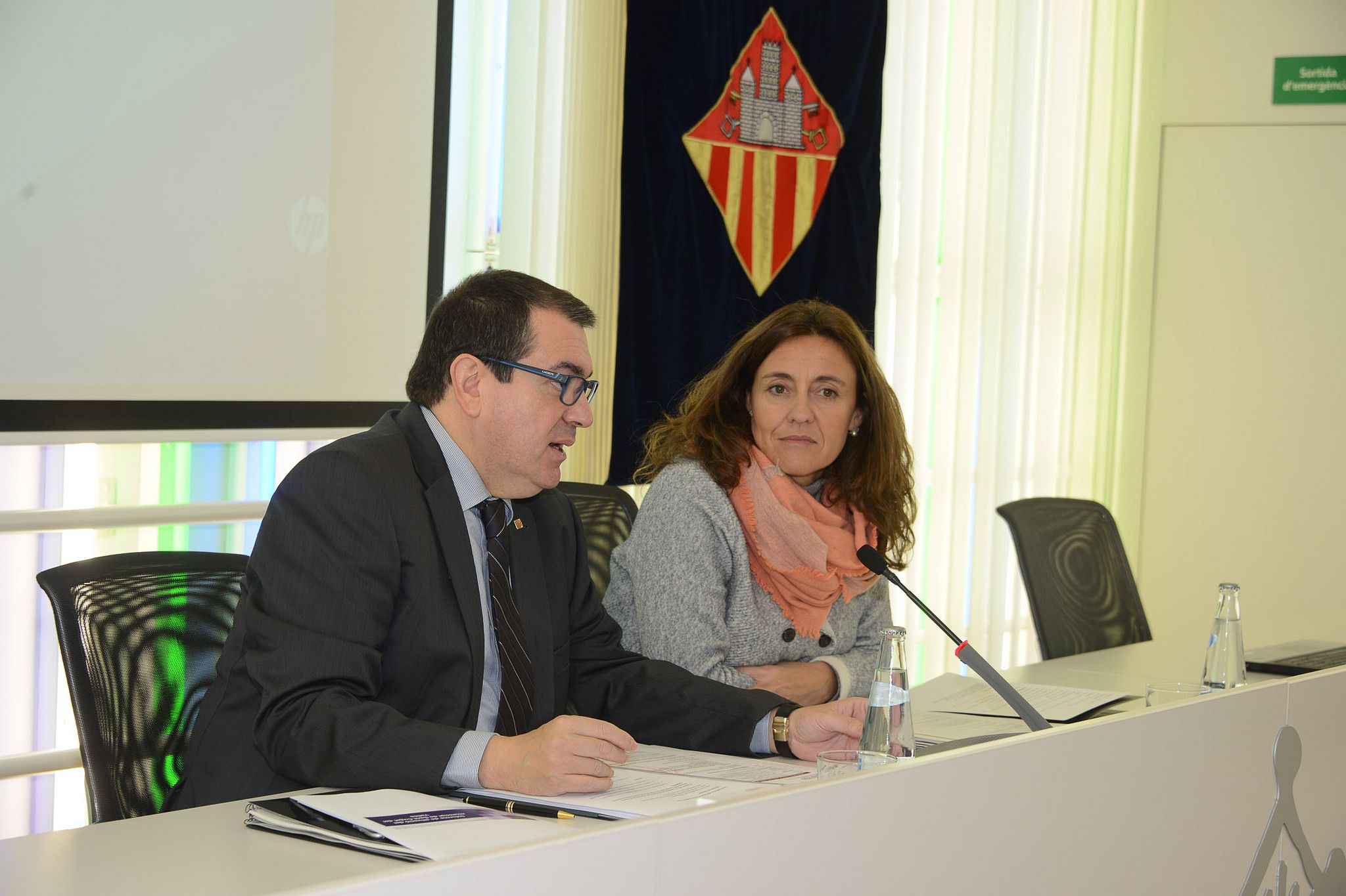 El conseller d'Interior, Jordi Jané, i l'alcaldessa, Mercè Consa. FOTO: Localpres