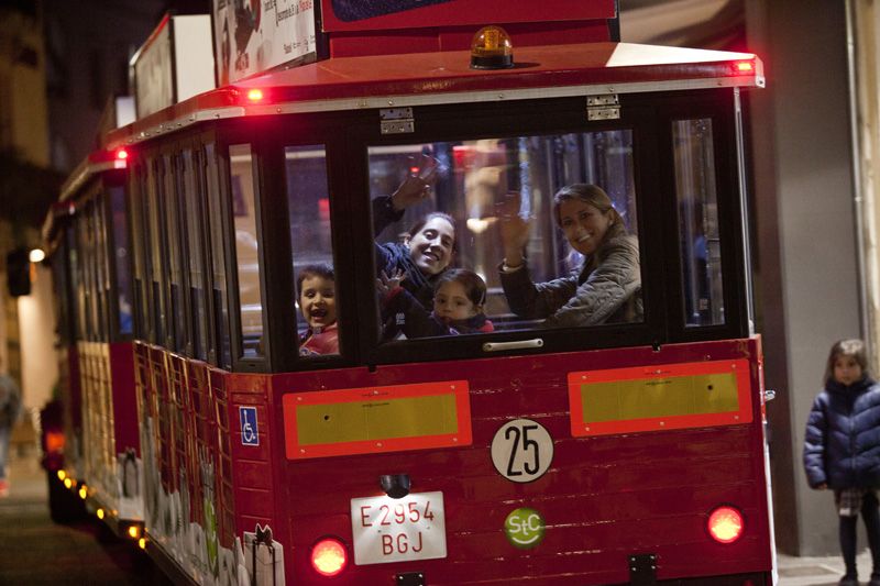 Saludant des del trenet FOTO: Lali Puig