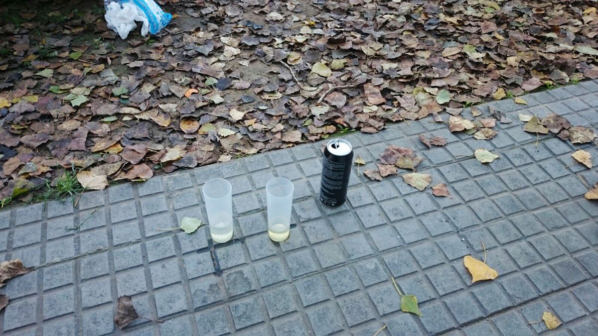 Restes de la festa nocturna. FOTO: Beatriz López Folgueira