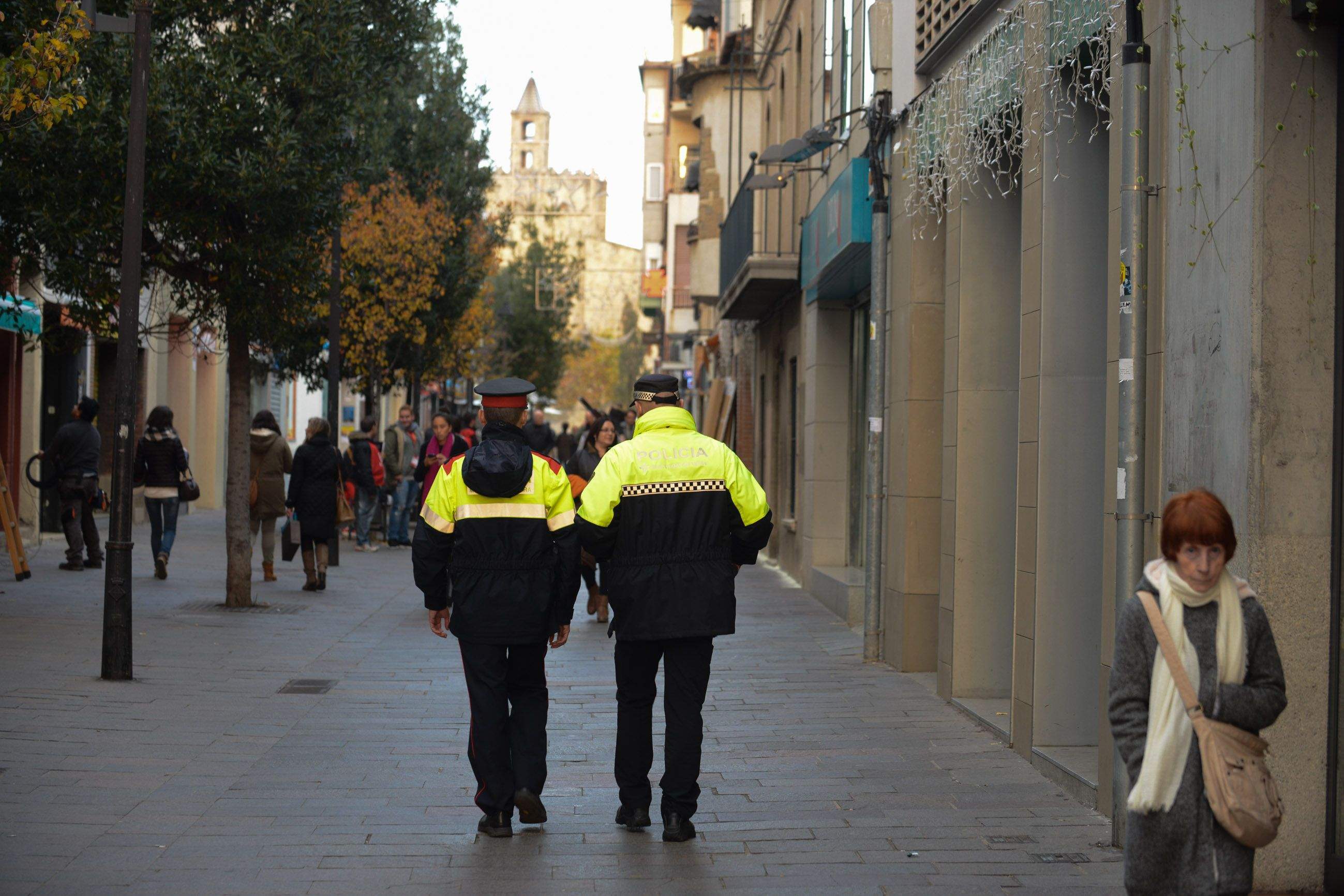 Una patrulla mixta de la Policia Local i els Mossos d'Esquadra a Sant Cugat FOTO: Localpres