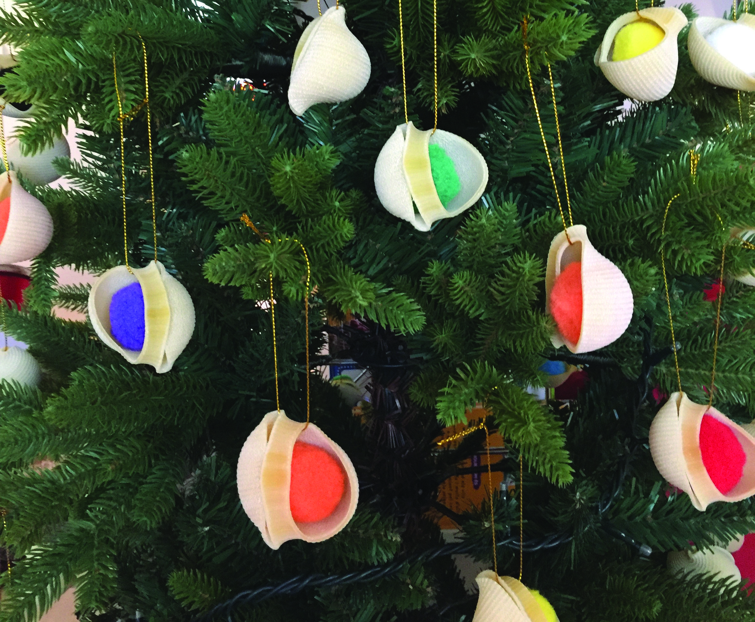 Els arbres decorats pels més petits de la casa són més bonics. FOTO: Q. Simeon