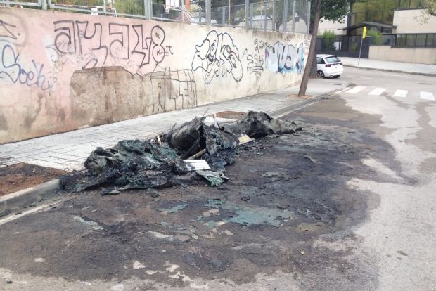 Imatge d'arxiu d'un contenidor cremat fa unes setmanes. FOTO: Lali Puig