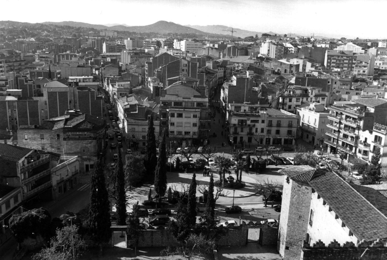 Vista de la plaça d'Octavià des de la torre del Monestir (1970) FOTO: Arxiu
