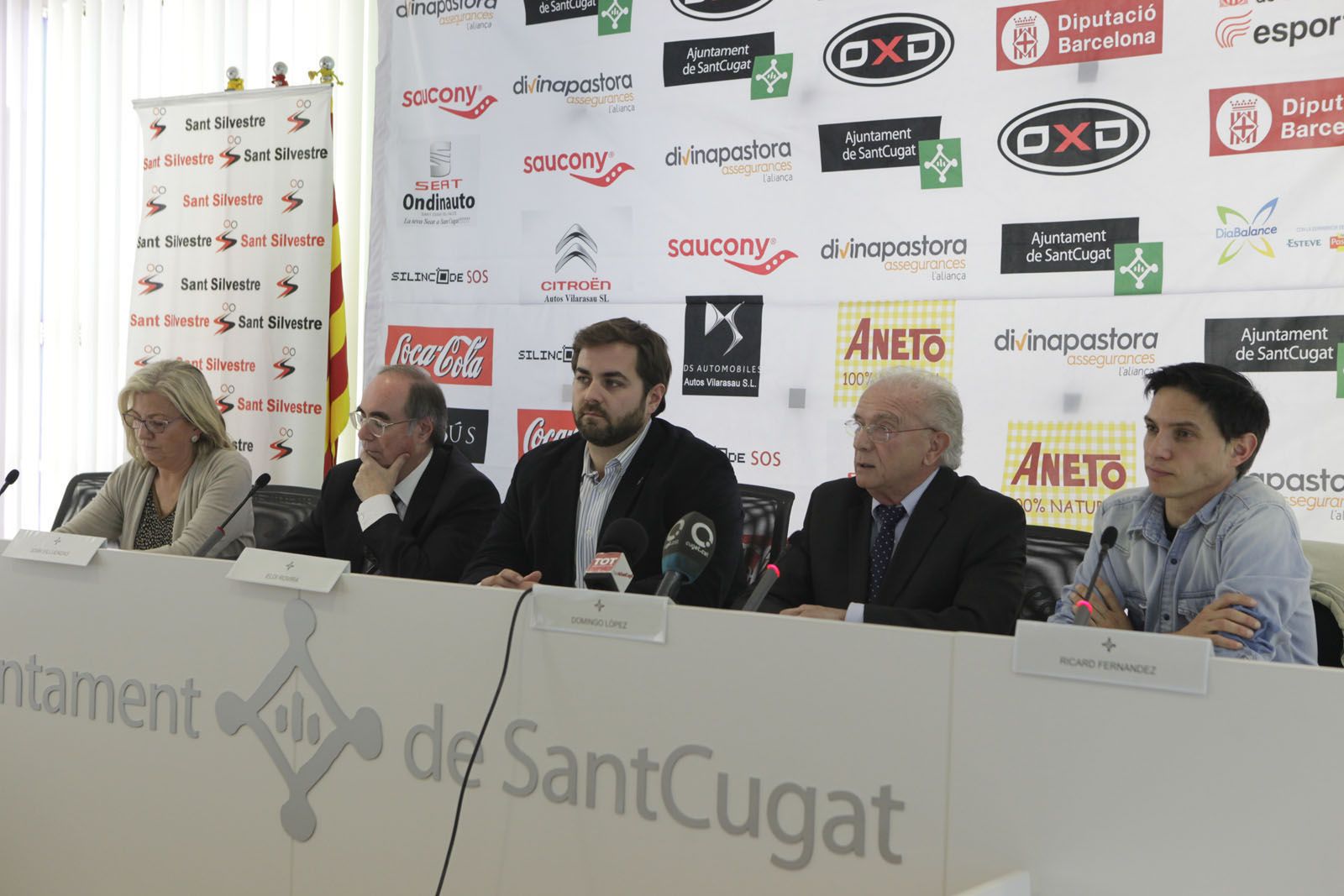 Marga Giol, Joan Villuendas, Eloi Rovira, Domingo López i Ricard Fernández, en la presentació de la cursa. FOTO: Artur Ribera