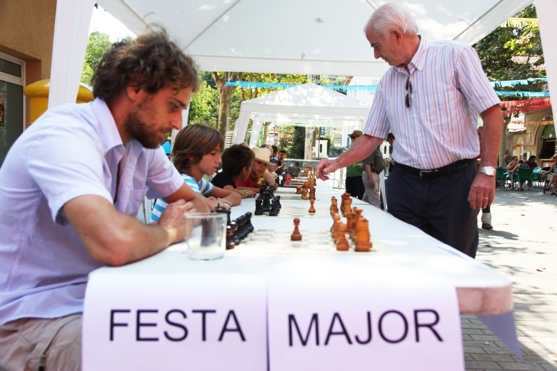 El Club d'Escacs Sant Cugat organitza diferents activitats per la Festa Major de Sant Cugat. FOTO: Lali Puig