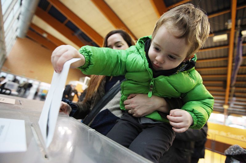 Famílies juntes han votat a Sant Cugat. FOTO: Lali Puig