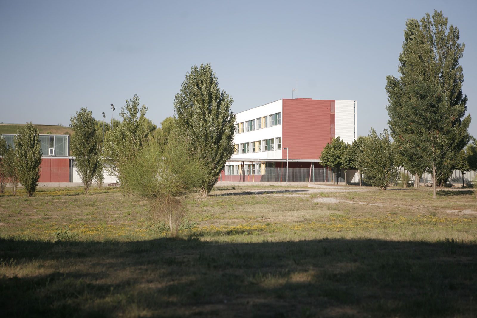 Terrenys on havia d'anar l'escola. FOTO: Artur Ribera 