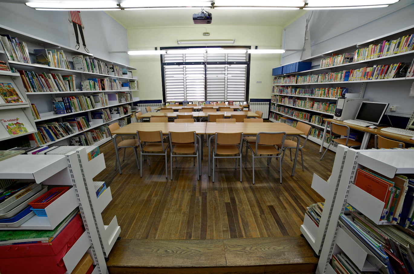 Interior de la biblioteca escolar que hi ha a l’escola Joan Maragall. FOTO: Artur Ribera