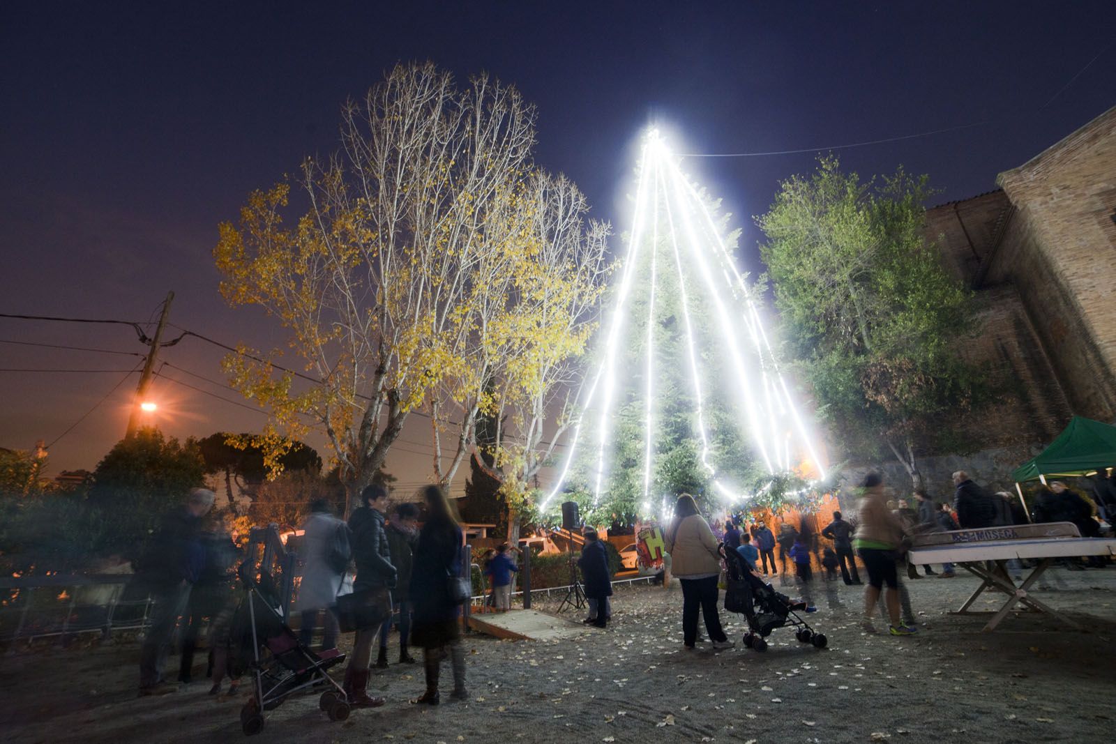Encesa de l'arbre de Nadal de Valldoreix. FOTO: Artur Ribera