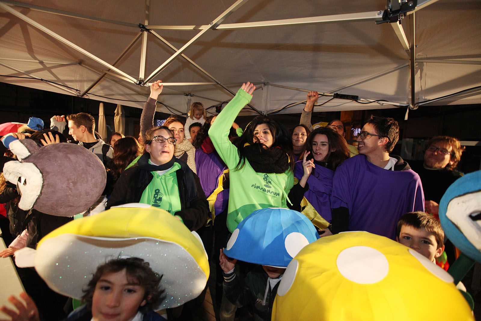 Pim Pam Pum celebrant la seva victòria al Concurs de Carrosses. FOTO: Lali Puig