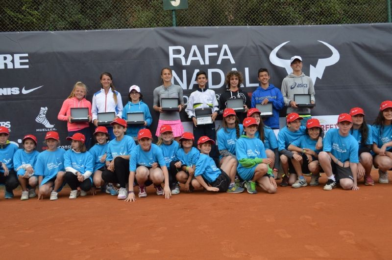 Fotografia dels campions del Rafa Nadal Tour by MAPFRE 2015 al Club Esportiu Valldoreix: FOTO: CE Valldoreix