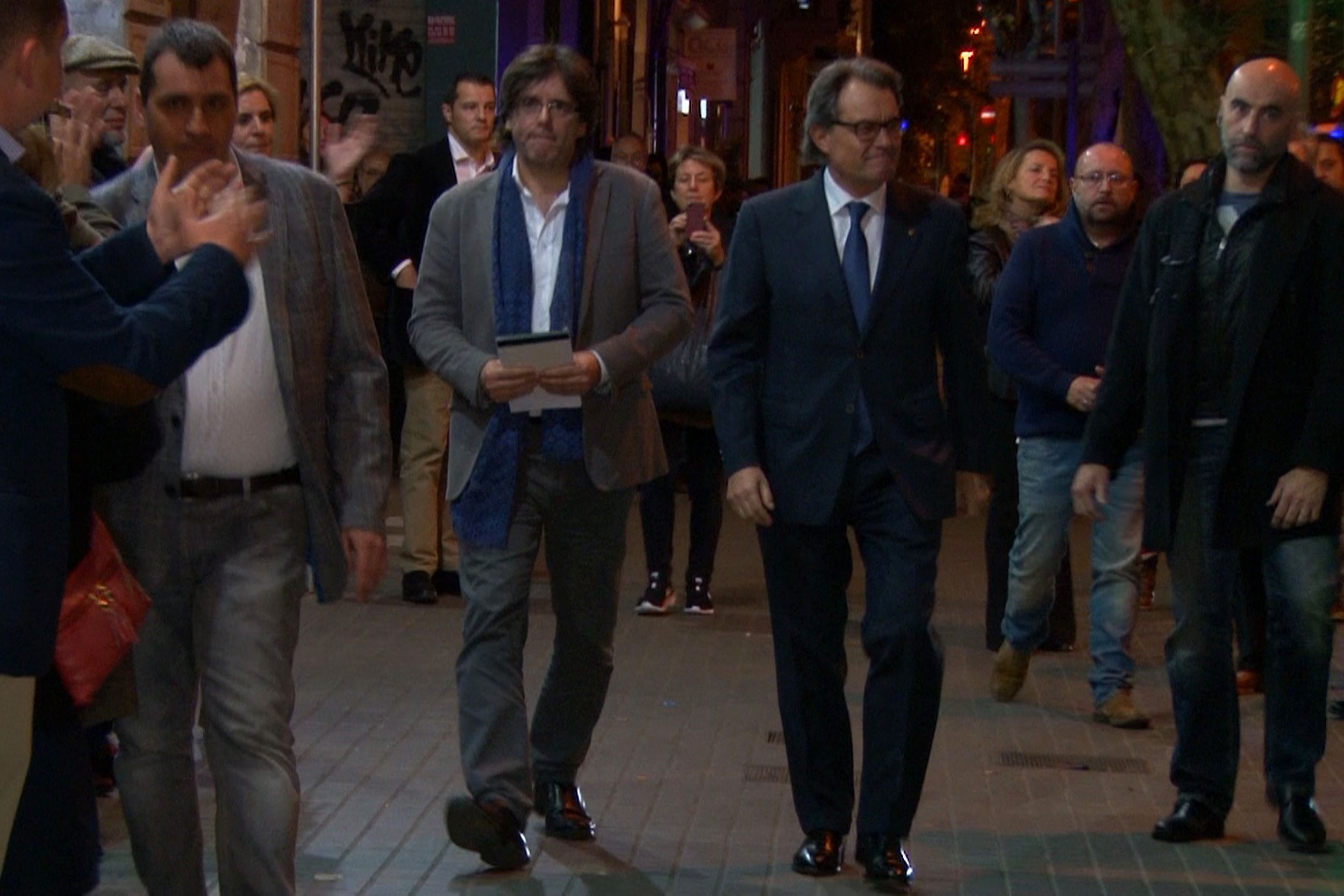 Carles Puigdemont i Artur Mas arribant a la seu de CDC. FOTO: ACN (Gemma Sánchez) 