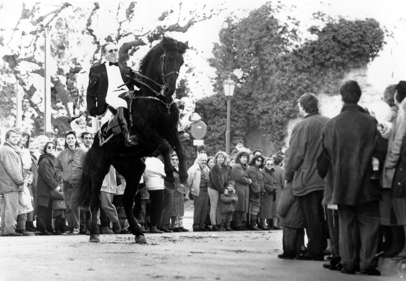 Un participant de Sant Antoni a la plaça d’Octavià. FOTO: Mané Espinosa