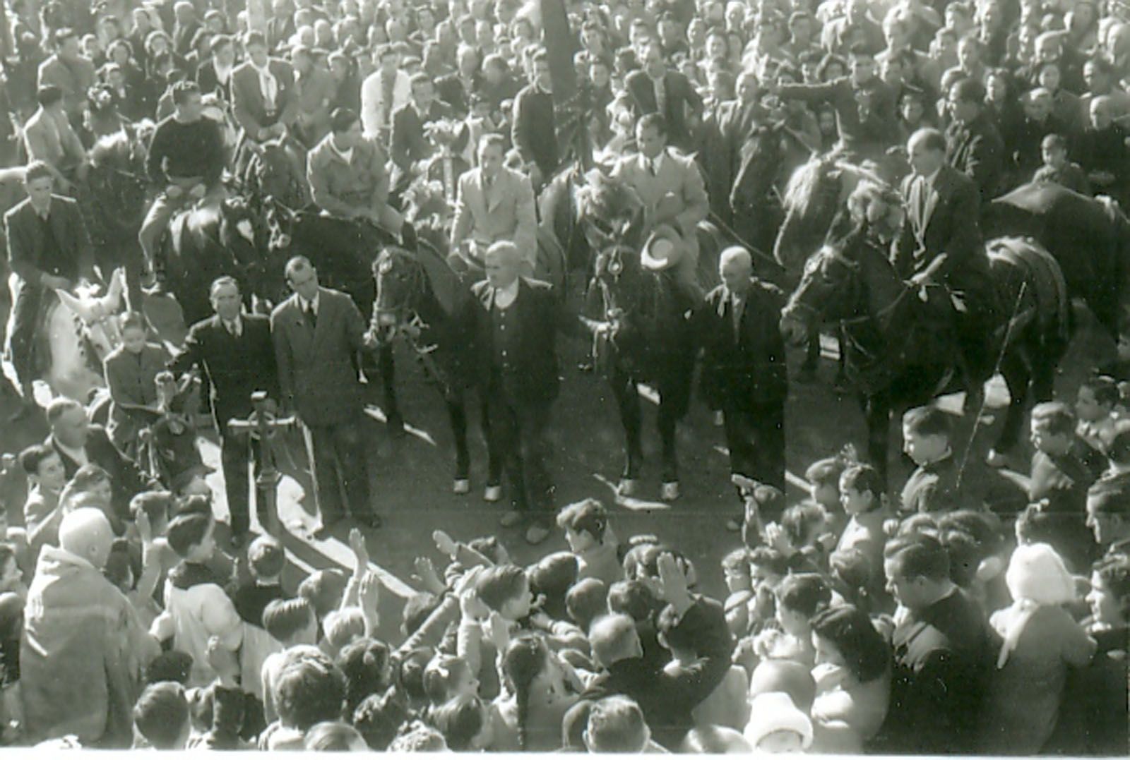 Benedició dels banderers (1944). FOTO: Fons Cabanas