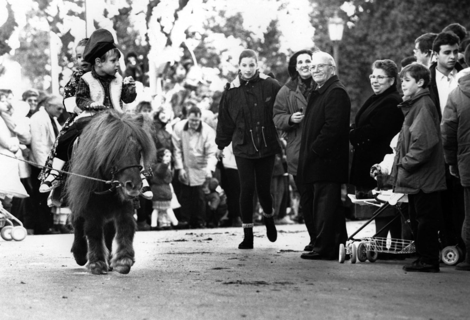 Pas per la Plaça d'Octavià a principis dels anys 90. FOTO: Mané Espinosa