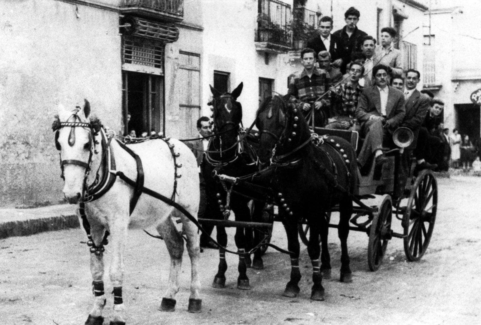 Jardinera Cal Severino (1953) a la plaça de Barcelona. FOTO: J. Llompart
