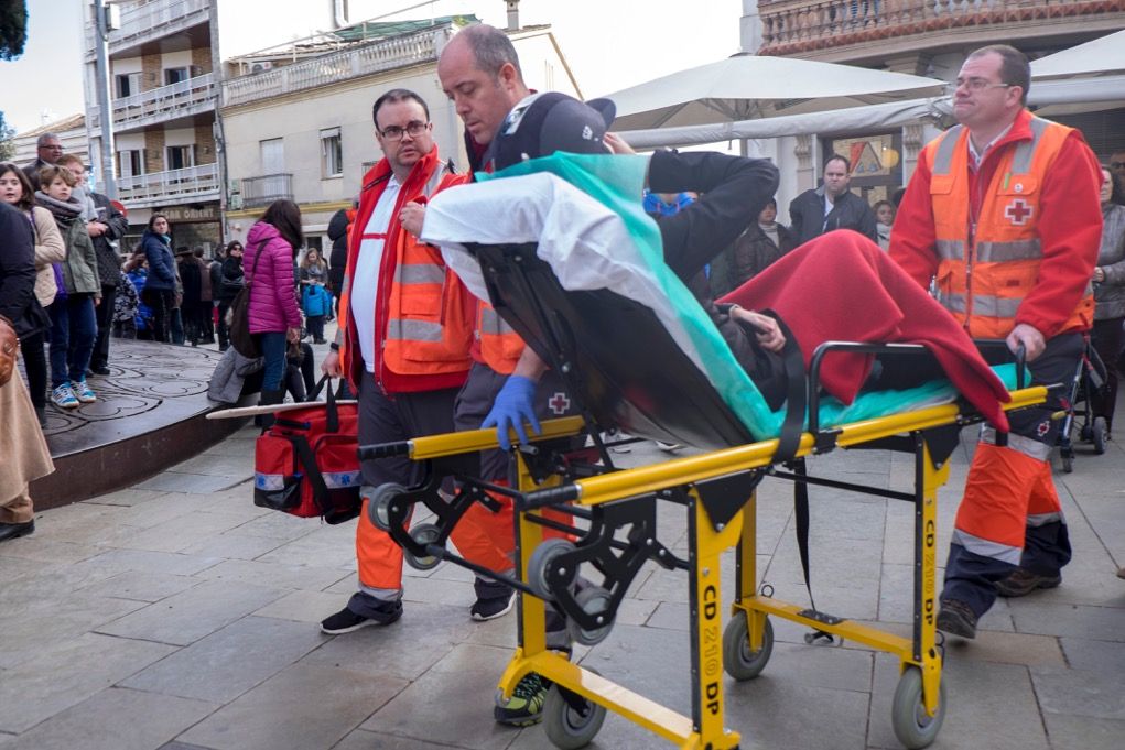 Moment en què la jove era atesa  FOTO: Mané Espinosa