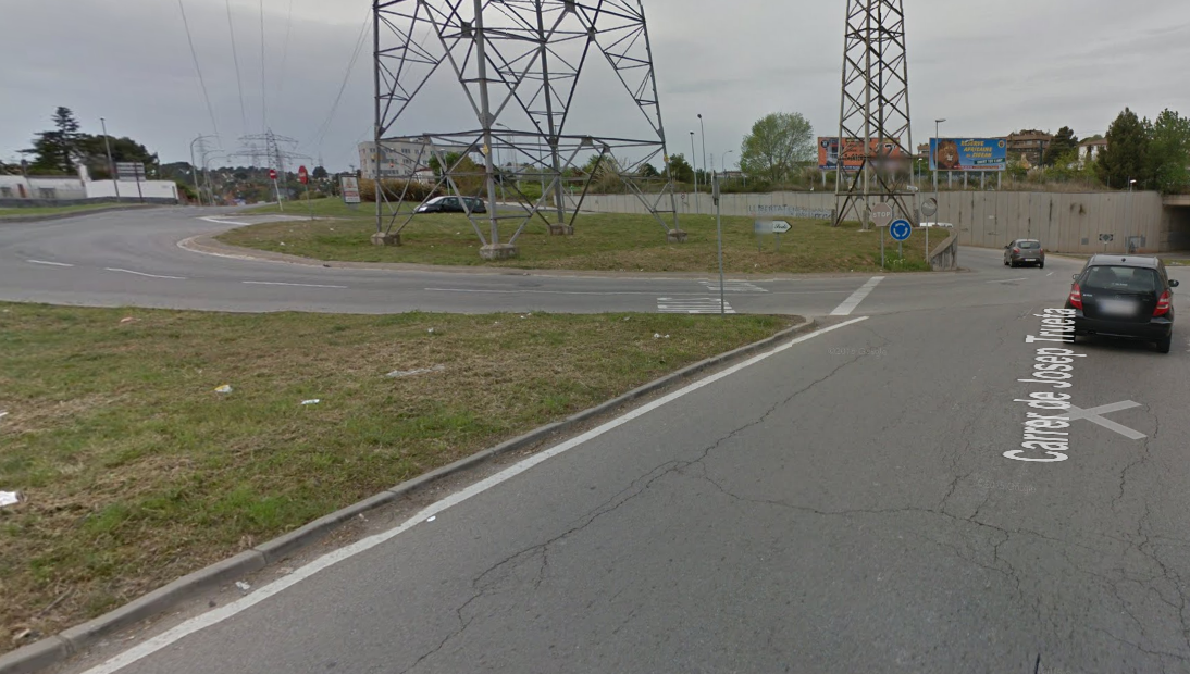 Com es veu a la imatge, els vehicles que circulaven a la rotonda s'havien d'aturar i cedir el pas. FOTO: Google Maps