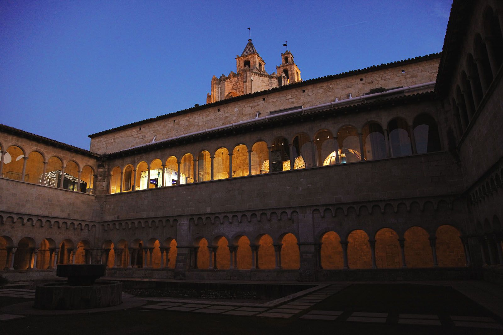 Es pot gaudir del Monestir de nit FOTO: Lali Puig