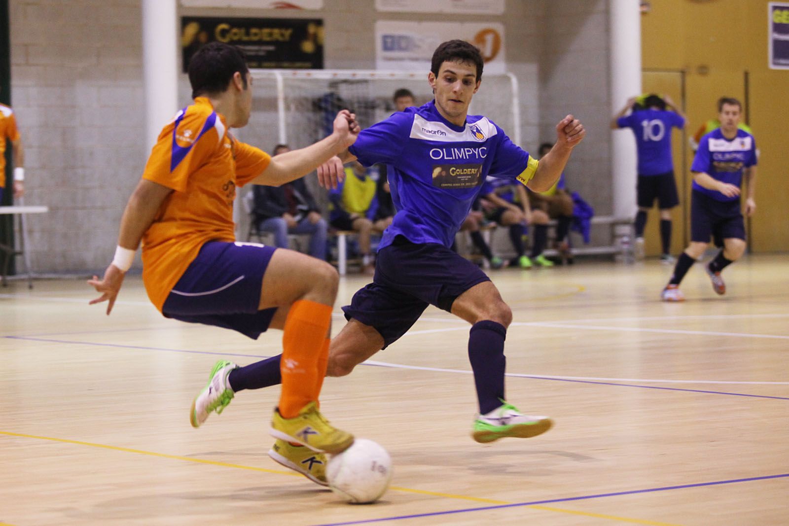 Futbol sala: Olimpyc Floresta FS vs CE Escola Pia Sabadell al Pavelló de la Floresta. FOTOS: Lali Puig