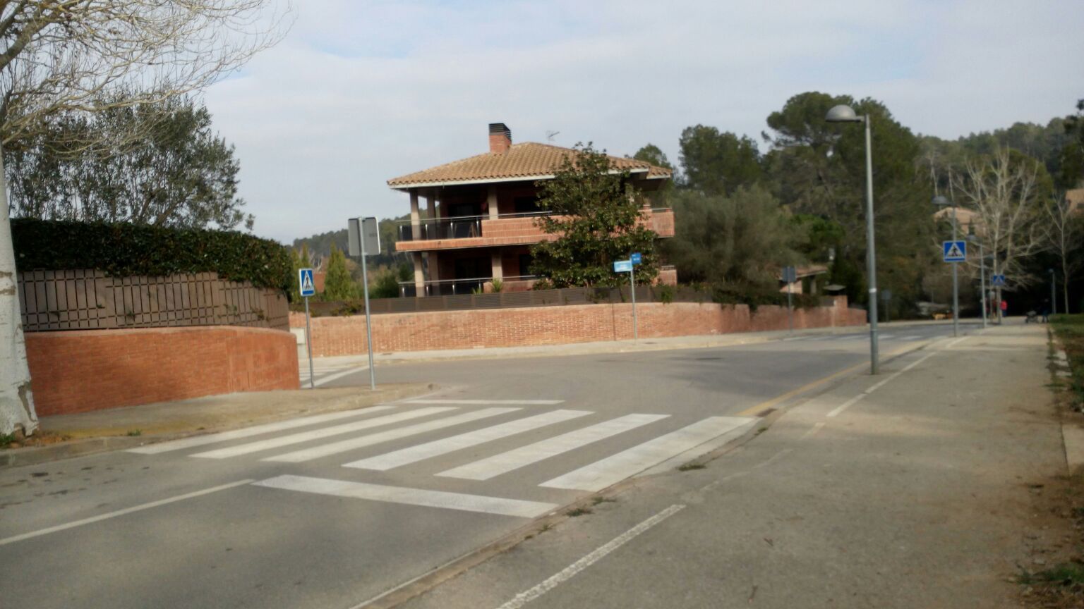 La casa okupada de Can Trabal, al carrer de Josep Maria Sert FOTO: Bernat Bella