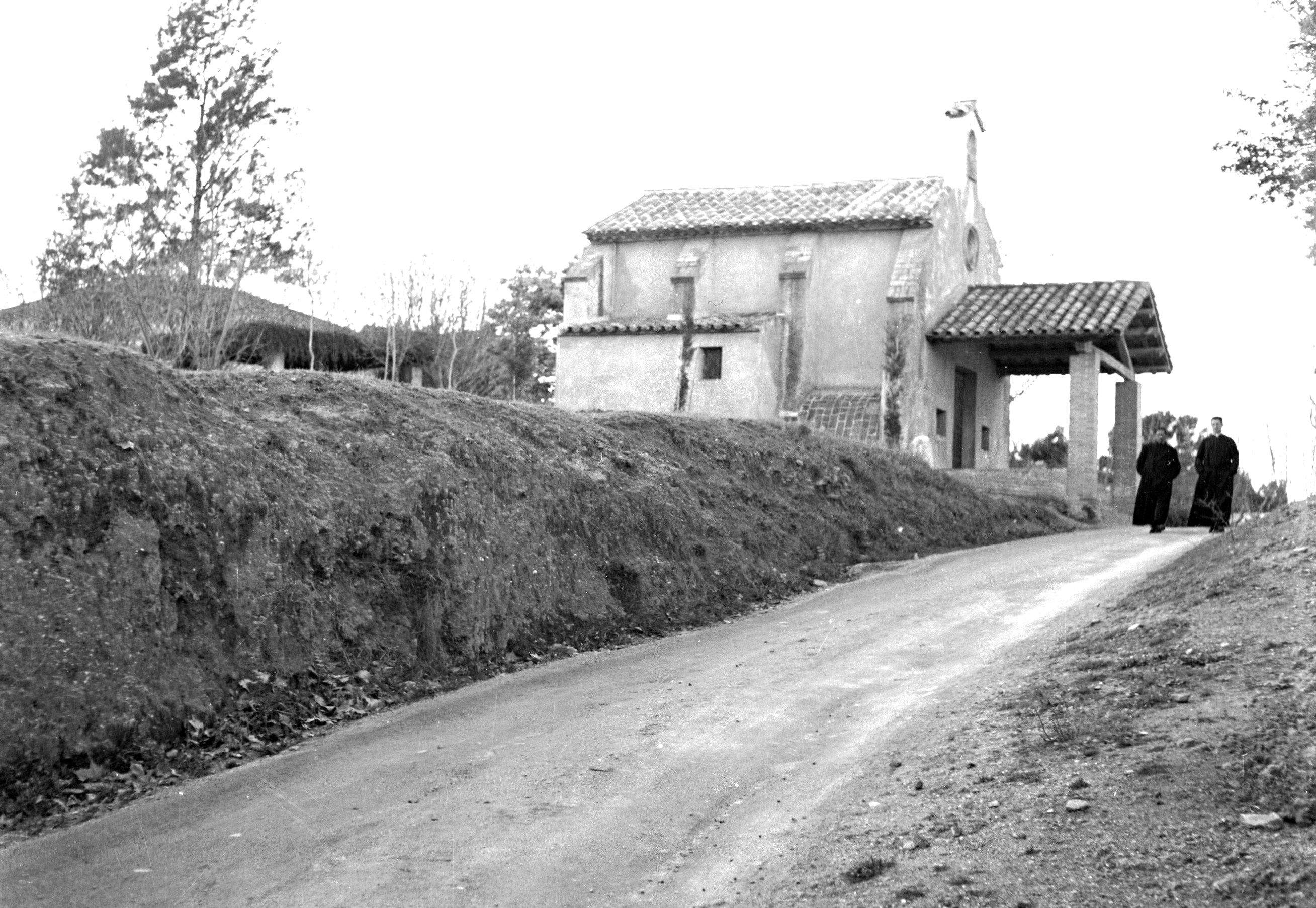 L’ermita del Sant Crist de Llaceres a principis dels anys cinquanta. Fotografia: Octavi Galceran. Fons: Octavi Galceran
