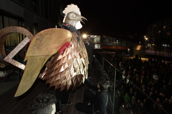 Imatge del Gall del Carnaval durant la presa de poder FOTO: Artur Ribera