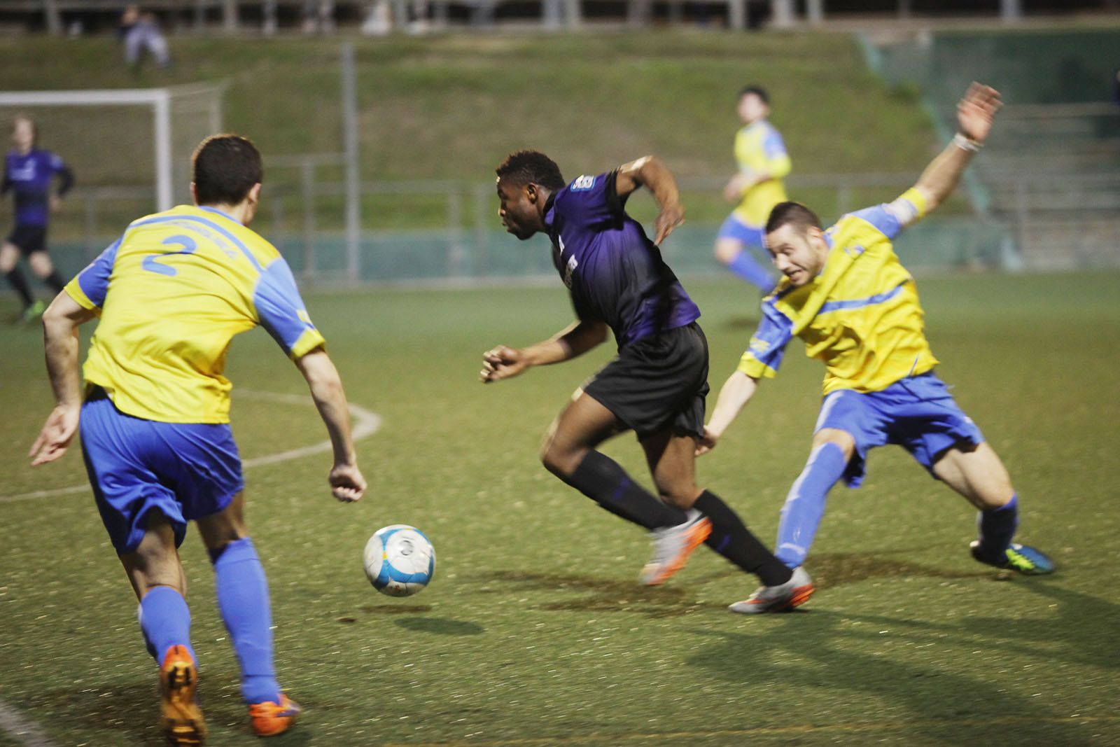 Amb dos gols pel seu equip, Rafiu Abu no ha pogut impedir la derrota (3-4) amb el CD Fontsanta-Fatjó FOTO: Lali Puig
