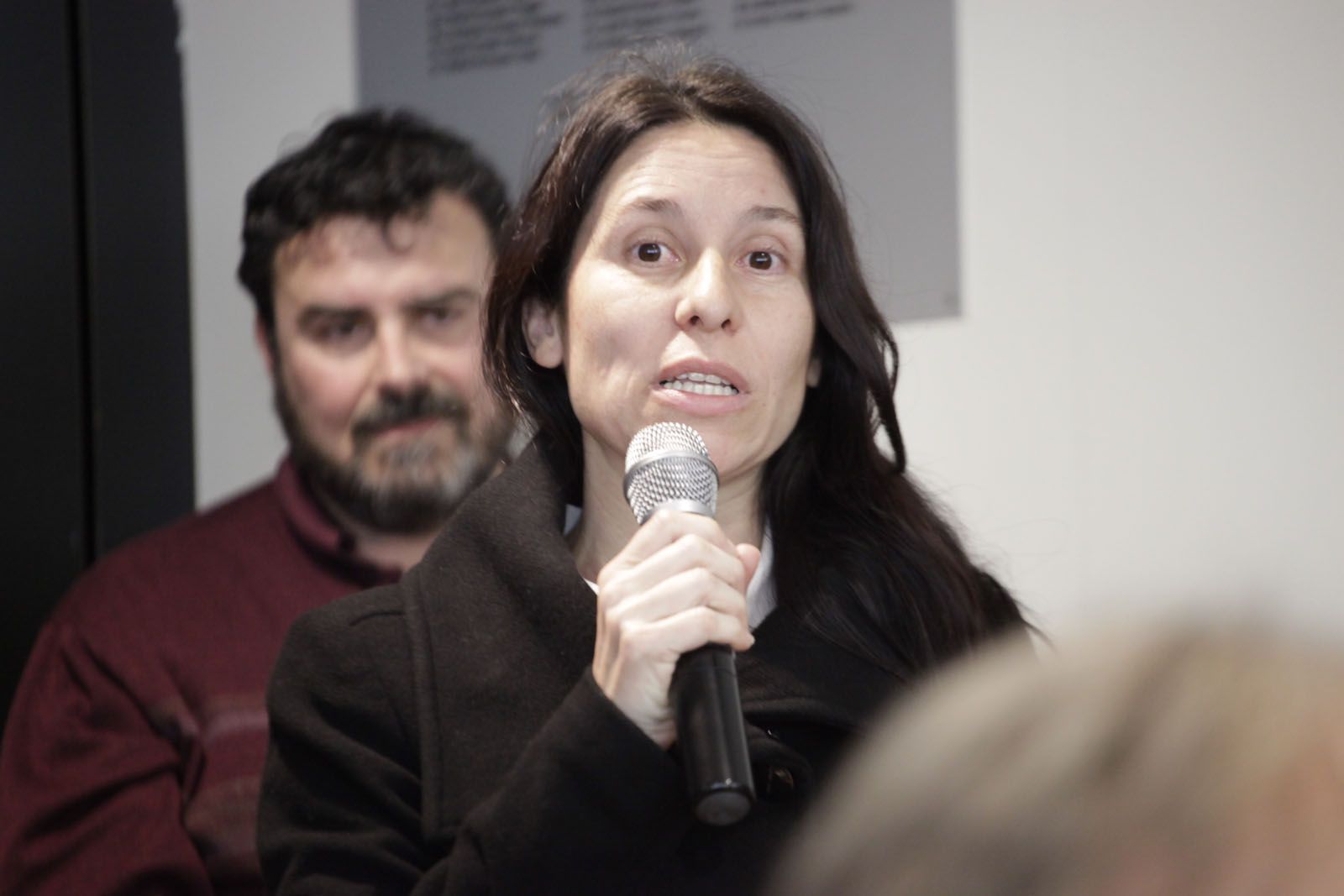 La veïna de can Barata també ha demanat que es retirin runes d'arranjaments de carrers. FOTO: Artur Ribera