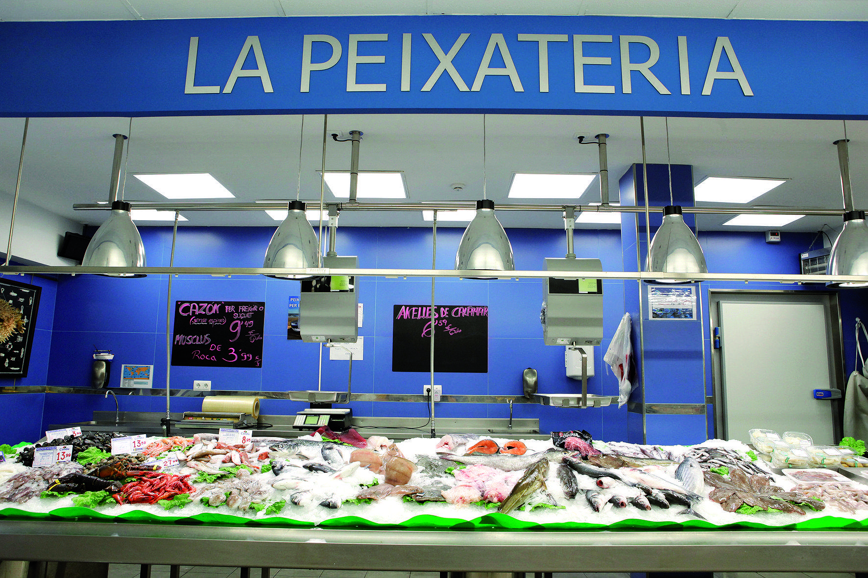 Condis Coll favà compta amb una secció de peixateria de qualitat i carn de Carnisseries Tubau FOTO: Arxiu