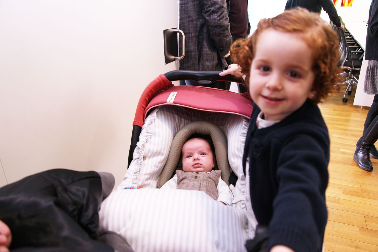 Recepció de la Jimena, la primera santcugatenca de l'any, a la Sala de Plens de l’Ajuntament. FOTOS: Lali Puig