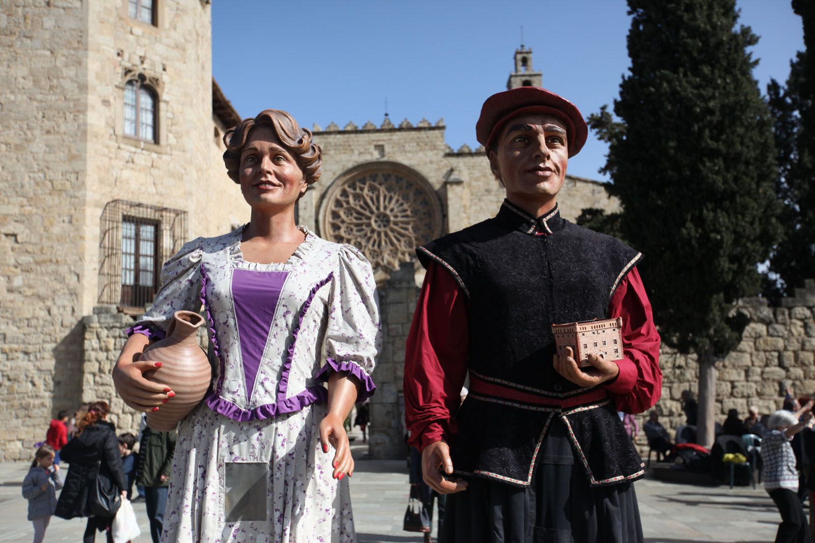 Els Gegants de Pallejà visiten Sant Cugat per la festa de celebració del Dia Internacional de la Síndrome d’Asperger a la plaça d’Octavià. FOTOS: Lali Puig