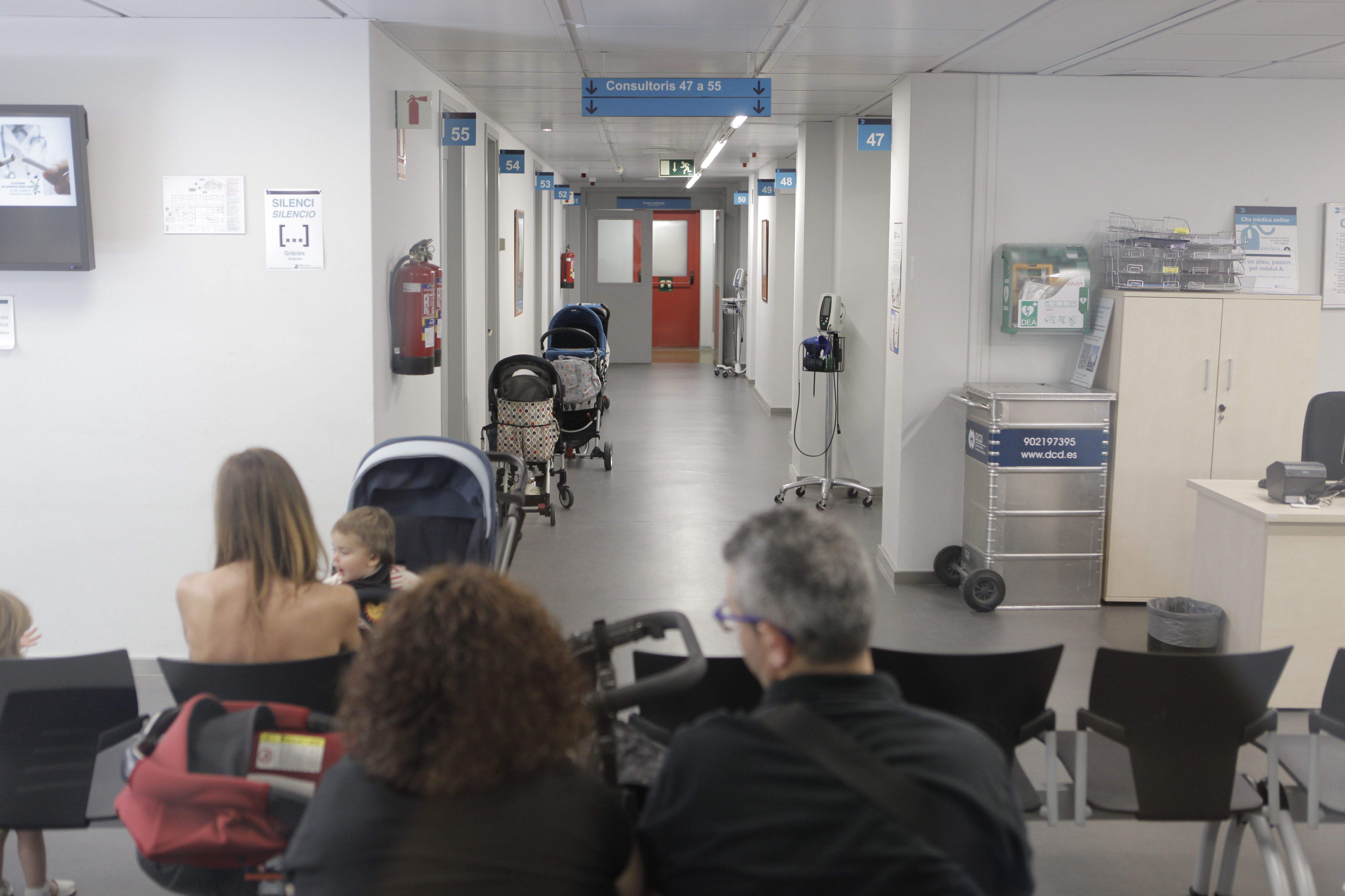 El col·lectiu d'infermers, preocupats pels seus llocs de treball FOTO: Artur Ribera