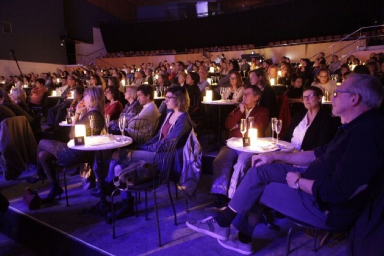 Unes 300 persones van participar de la Nit de Poesia 2015 FOTO: Artur Ribera