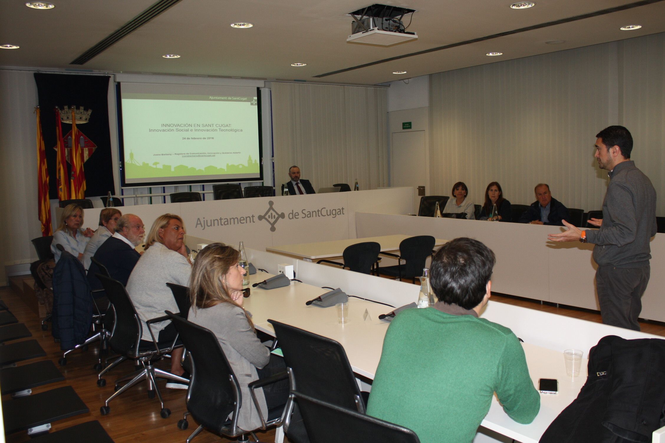 Damià Calvet, tinent d'alcalde de Sant Cugat, ha rebut la delegació xilena FOTO: Localpres