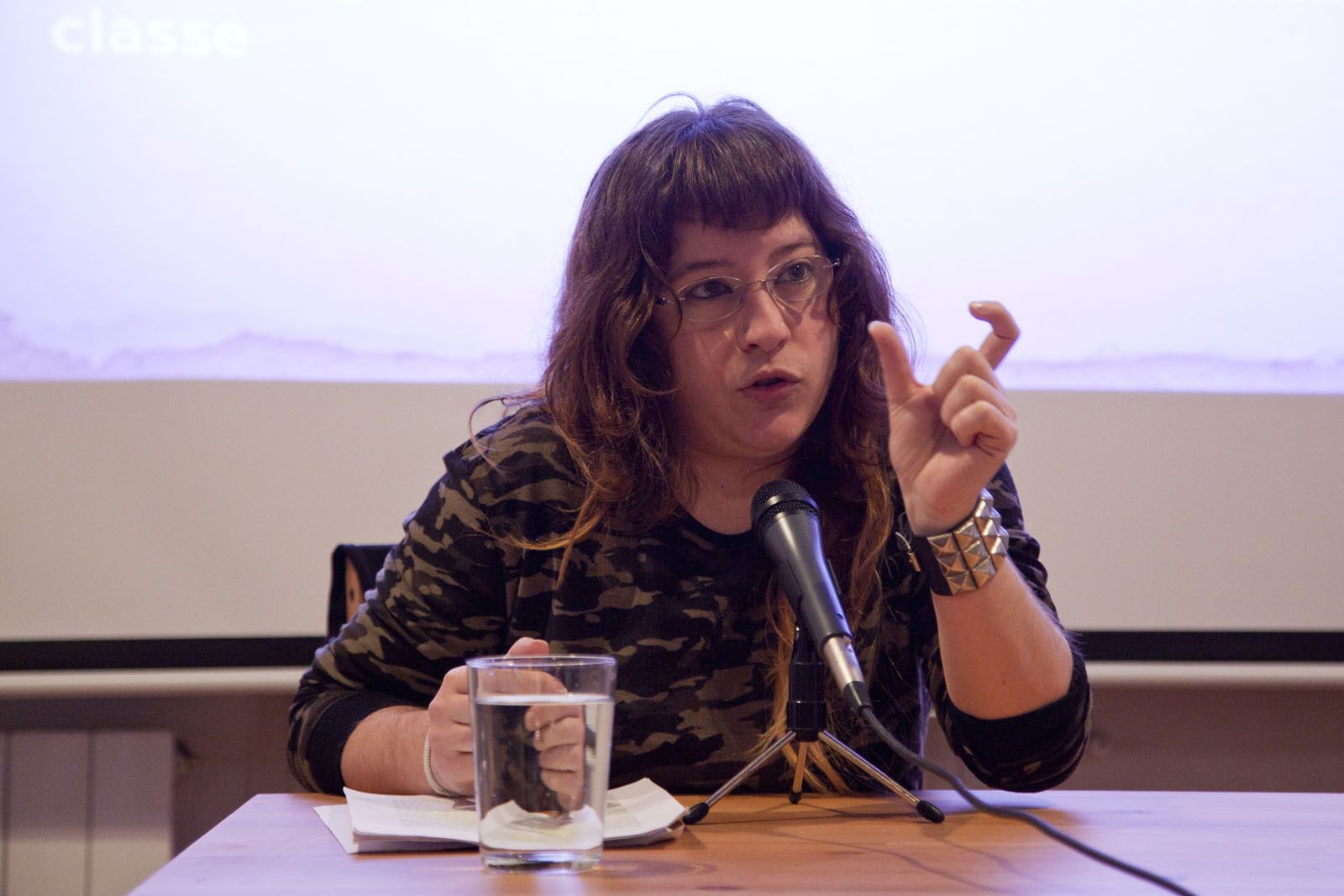 Redondo durant la ponència a Cal Temerari FOTO: Lali Puig 