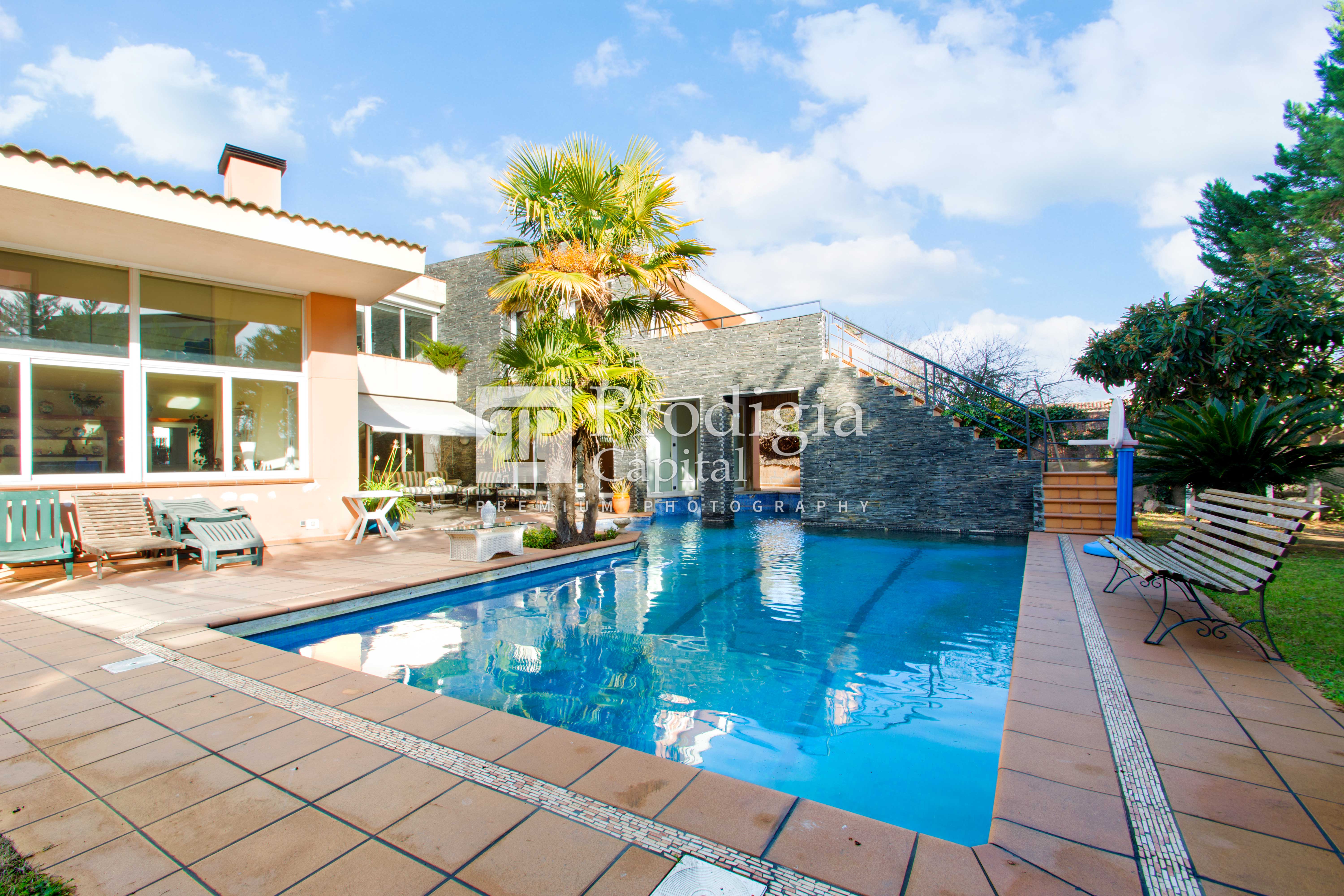 L'entrada i jardí de la casa són espectaculars FOTO: Cedida