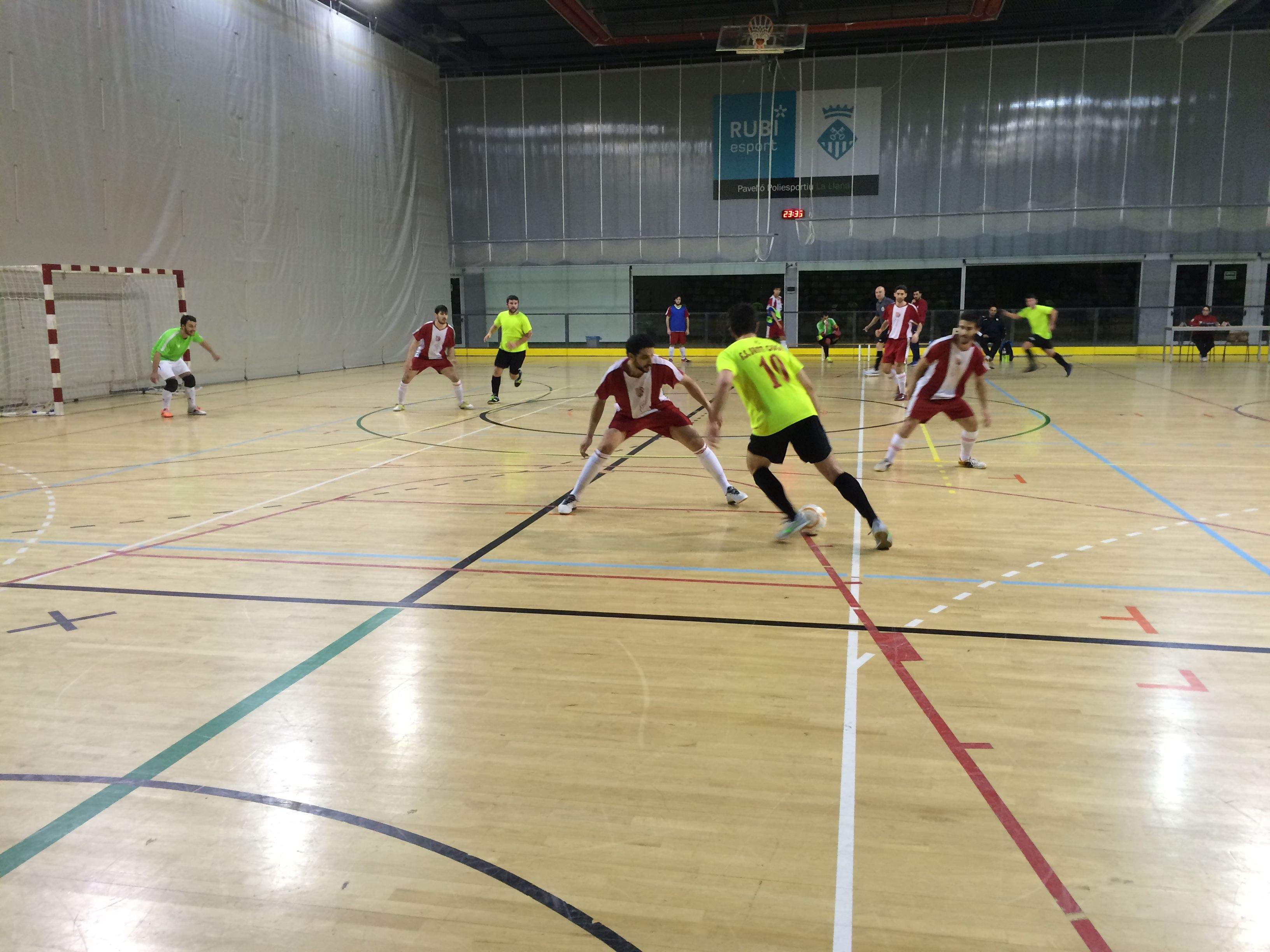 Enric Sánchez, en una jugada del CE Rubí FS-FS Sant Cugat FOTO: À. L. P.