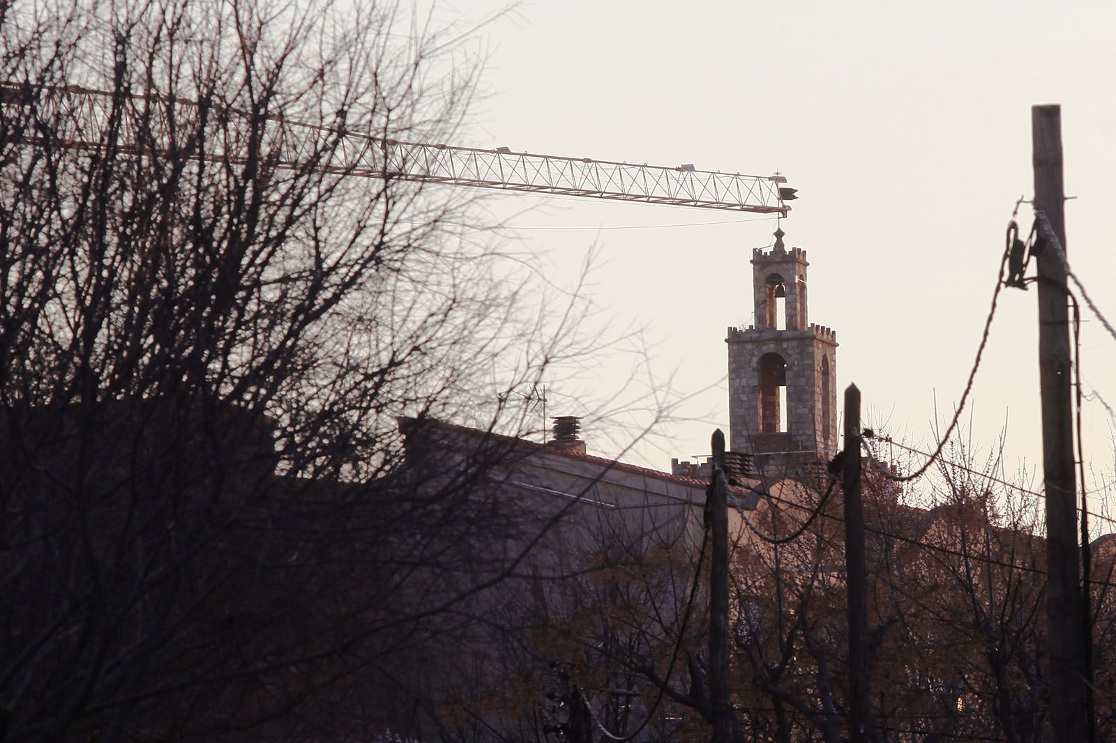 Aixecant el Monestir  FOTO: Lali Puig