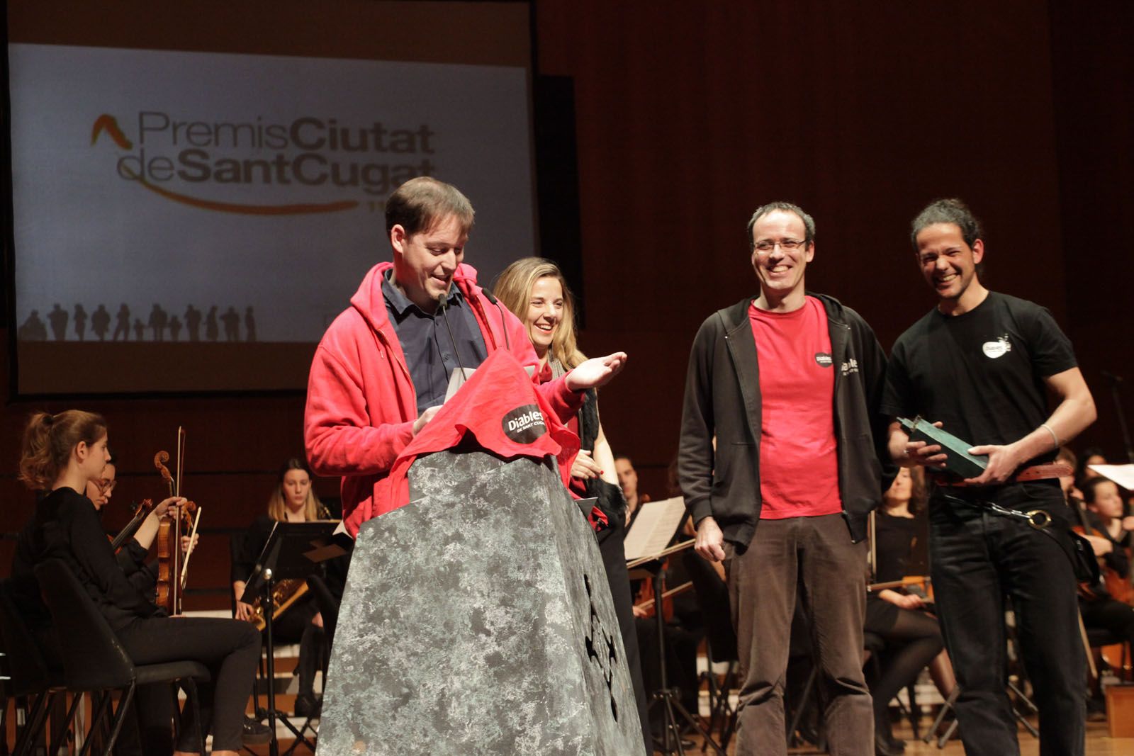 Èric Ricart recollint el guardó en nom de Diables FOTO: Artur Ribera