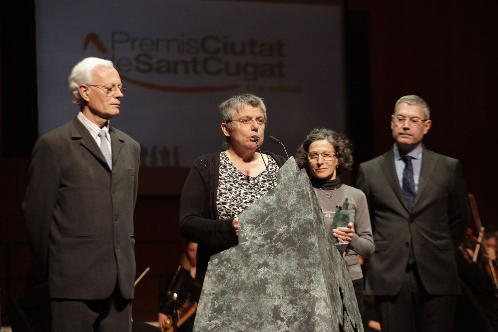 Representants del Banc del Temps recollint el seu guardó FOTO: Artur Ribera