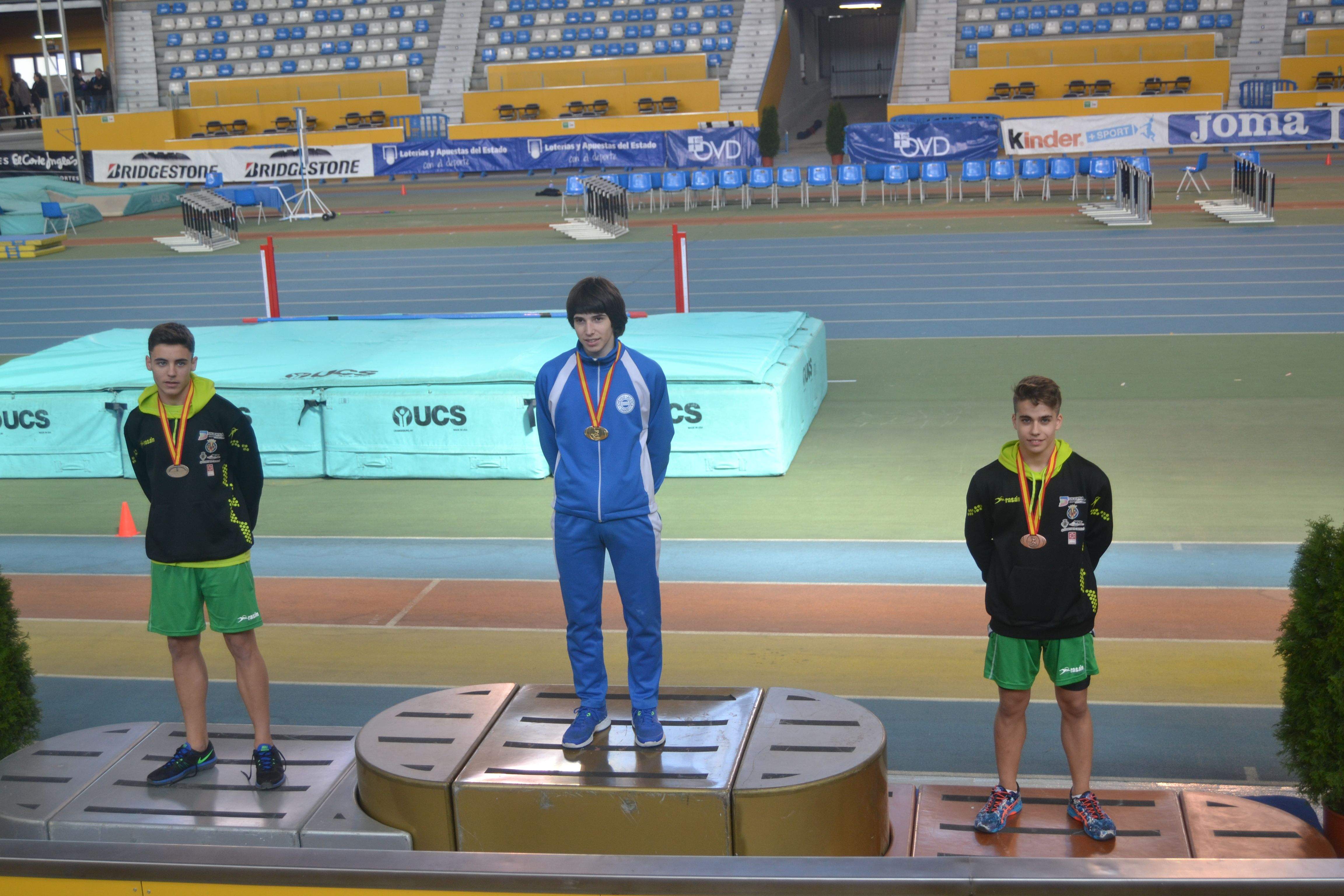 Eloi Santafé, al mig de la fotografia, campió d'Espanya d'hexatló FOTO: Ramon Santafé