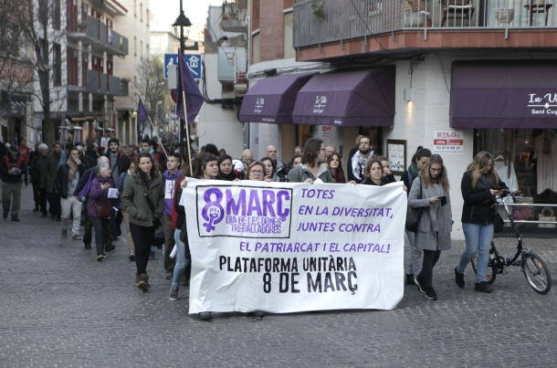 Un centenar de persones van recórrrer els carrers de Sant Cugat el passat 8 de març FOTO: Artur Ribera