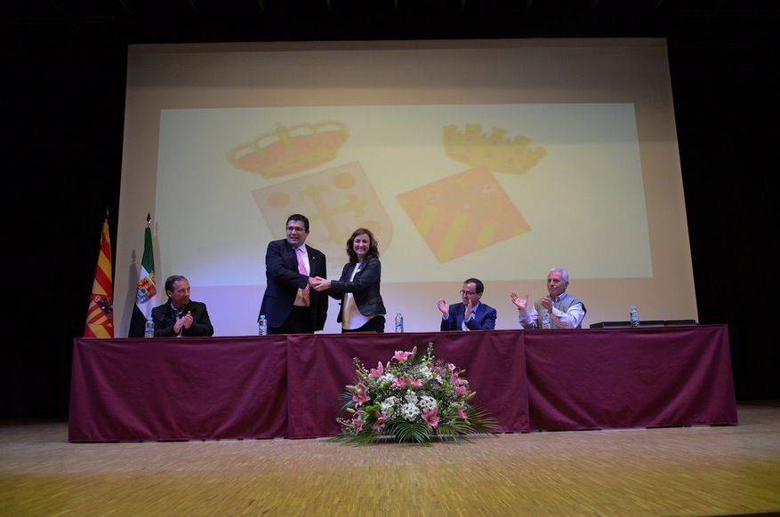 Signatura de l'agermanament  FOTO: Localpres